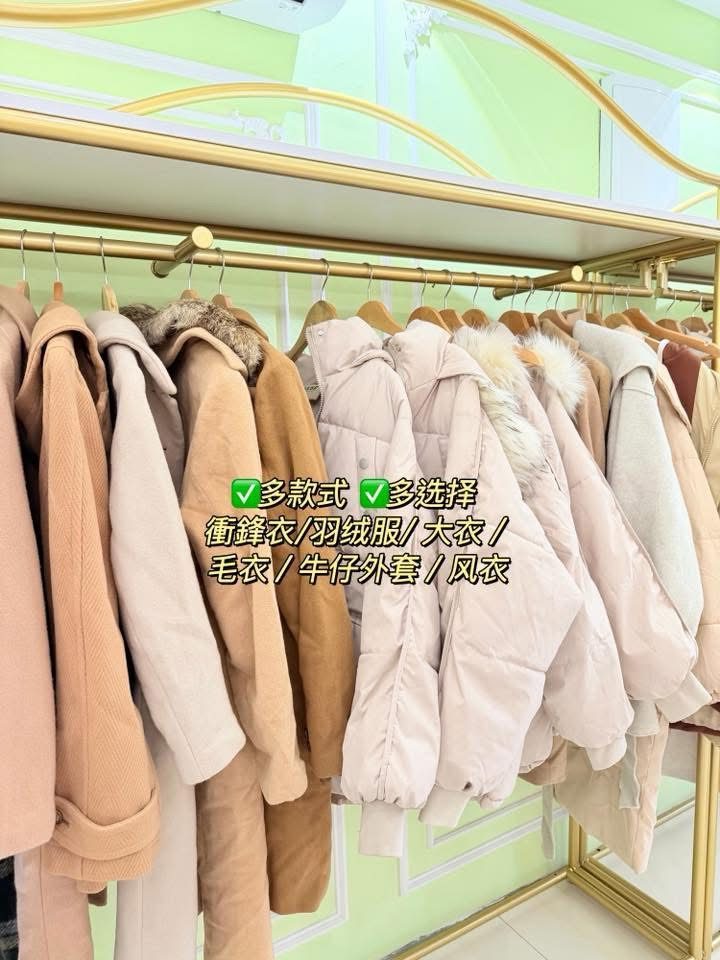Down jackets and wool coats available for rental in Malaysia 羽绒服与大衣